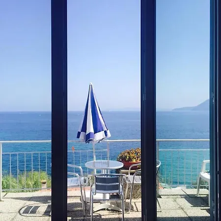 La Terrazza Sulle Ghiaie - Goelba Apartmán *